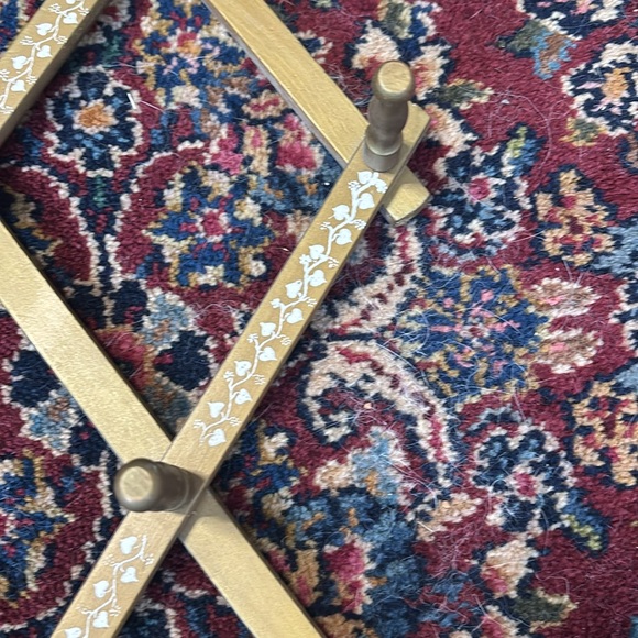 Vintage Accordion Wooden Rack With Leaves Design - Picture 9 of 9